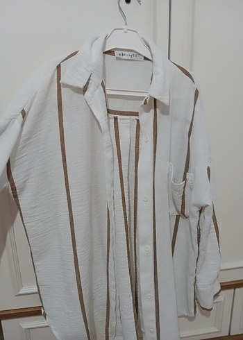 Düğmeli Uzun Kollu Beyaz Gömlek - Görsel 3