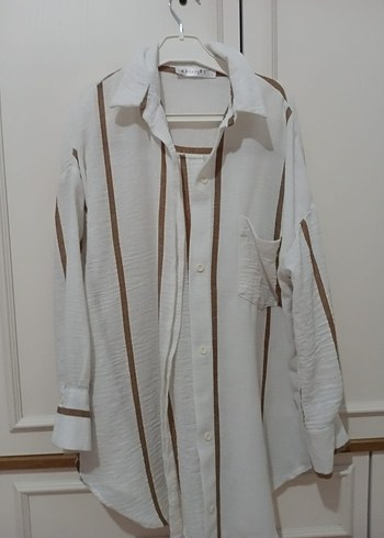 Düğmeli Uzun Kollu Beyaz Gömlek - Görsel 2