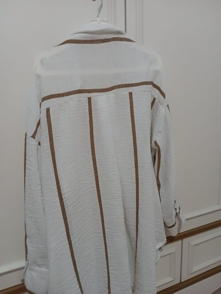 Düğmeli Uzun Kollu Beyaz Gömlek - Görsel 4