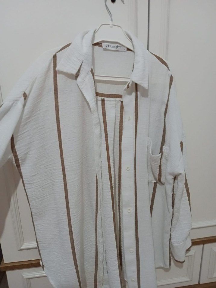 Düğmeli Uzun Kollu Beyaz Gömlek - Görsel 3