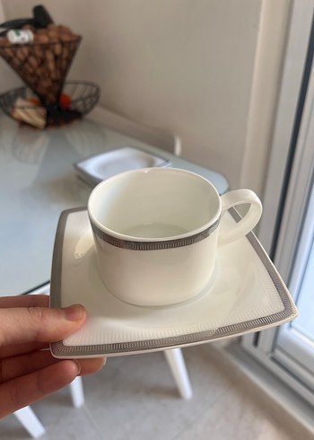 Gri Kenarlı Beyaz Fincan ve Tabak Seti - Görsel 2