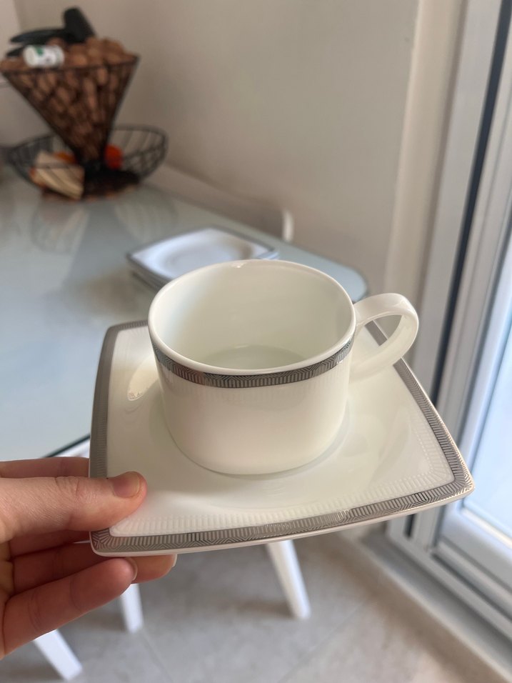 Gri Kenarlı Beyaz Fincan ve Tabak Seti - Görsel 2