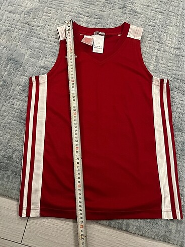8 Yaş Beden kırmızı Renk Orjinal Adidas basketbol forması