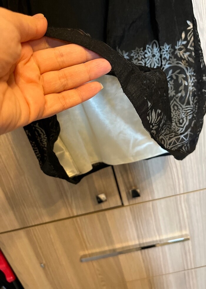 Üstü tül çok şık elbise - Görsel 2