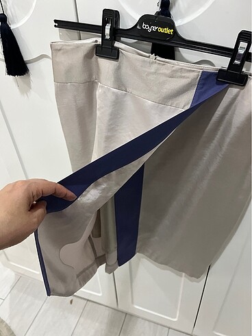 Mehtap Elaidi özel tasarım saten etek - Görsel 3