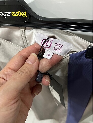 Mehtap Elaidi özel tasarım saten etek - Görsel 5