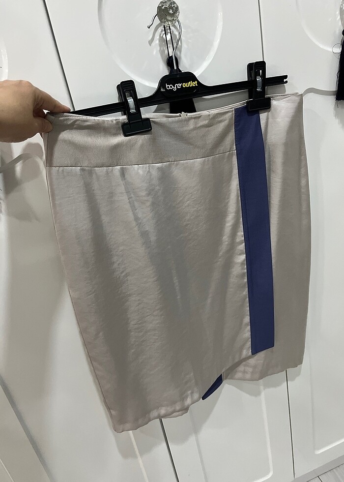 Mehtap Elaidi özel tasarım saten etek - Görsel 2