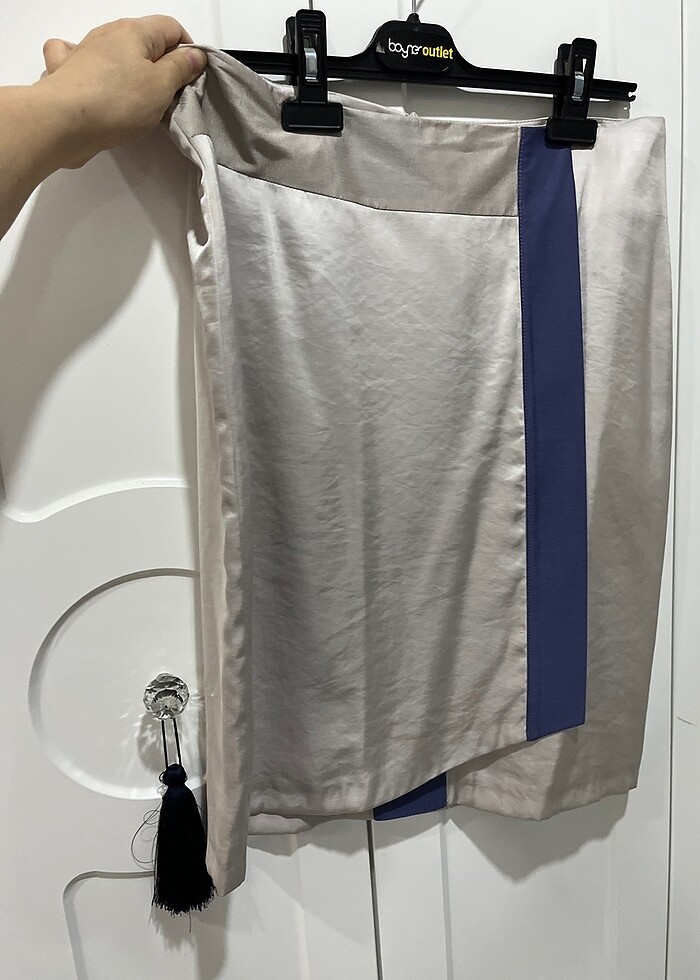 Mehtap Elaidi özel tasarım saten etek - Görsel 4