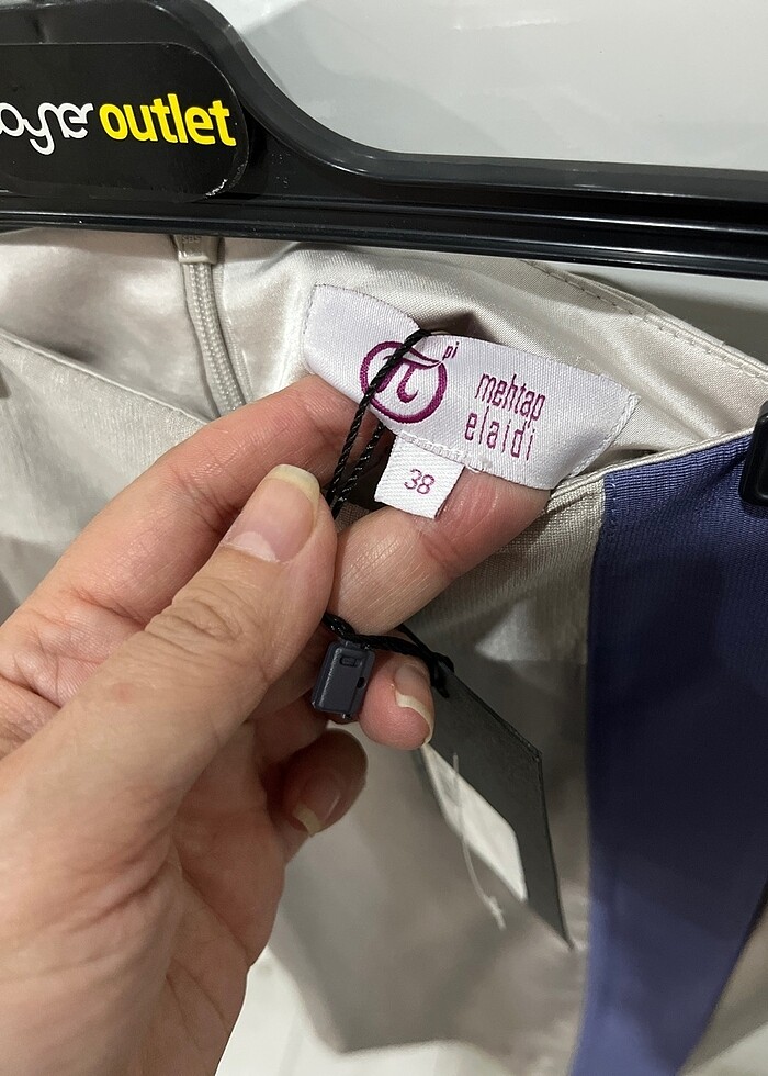 Mehtap Elaidi özel tasarım saten etek - Görsel 5