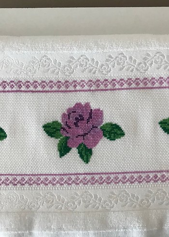 Nakışlı Beyaz Havlu - Görsel 2