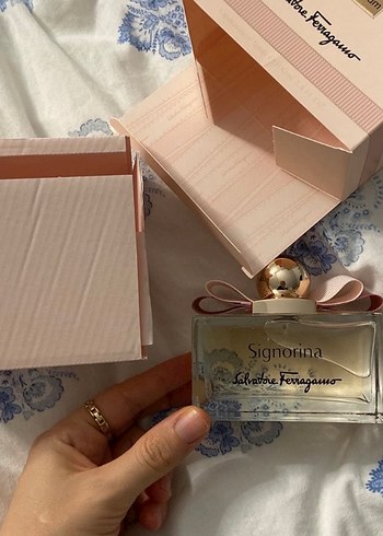 Salvatore Ferragamo Signorina Eau de Parfum Kadın Parfümü - Görsel 2