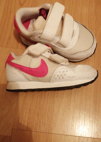 Nike Kız Çocuk Beyaz Cırtcırtlı Spor Ayakkabı - Görsel 2