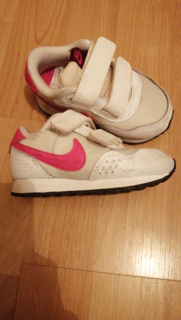 Nike Kız Çocuk Beyaz Cırtcırtlı Spor Ayakkabı - Görsel 2