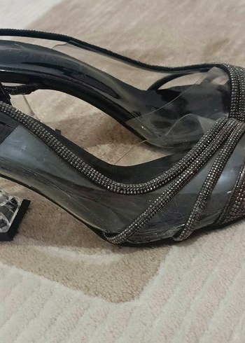 Diğer Siyah Simli Stiletto