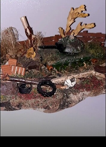  Diorama.Askeri tank ve hurdalik maketi