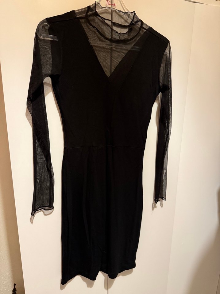 Siyah V Yaka Uzun Kollu Elbise - Görsel 3