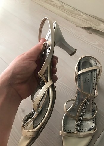 Beyaz Taşlı İnce Topuklu Kadın Sandalet - Görsel 3