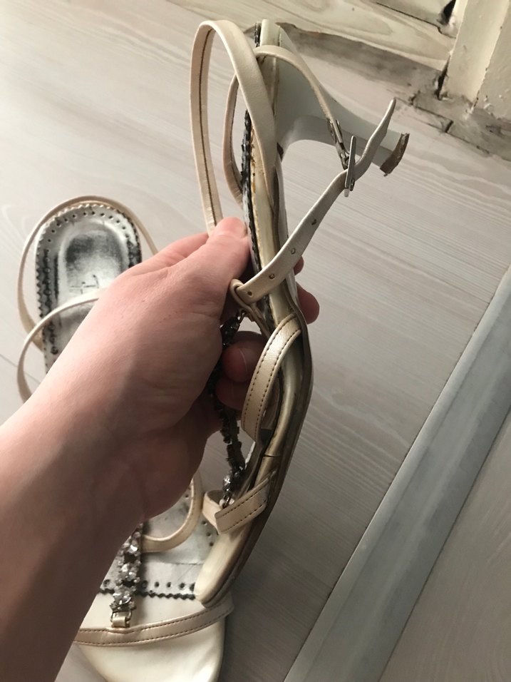 Beyaz Taşlı İnce Topuklu Kadın Sandalet - Görsel 2