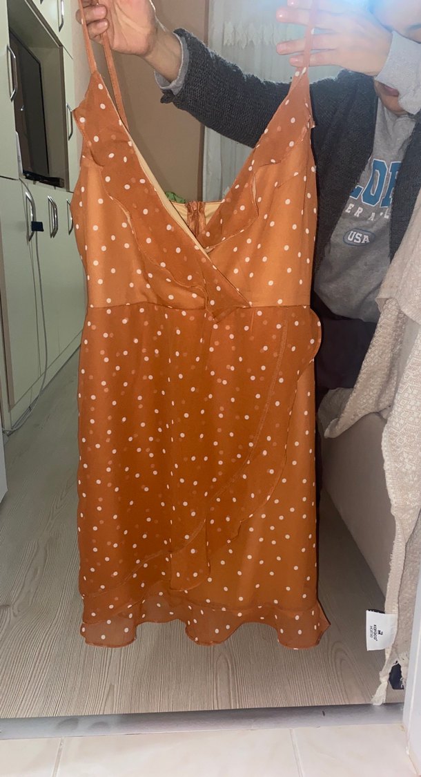 V Yaka Kahverengi Puantiyeli Midi Elbise - Görsel 2