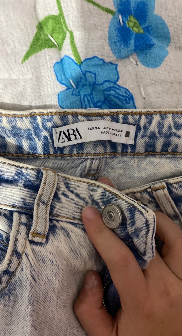 Mavi Bağlama Desenli Yırtık Salaş Kadın Jean - Görsel 3