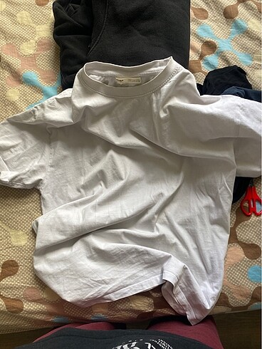 pull and bear tshirt