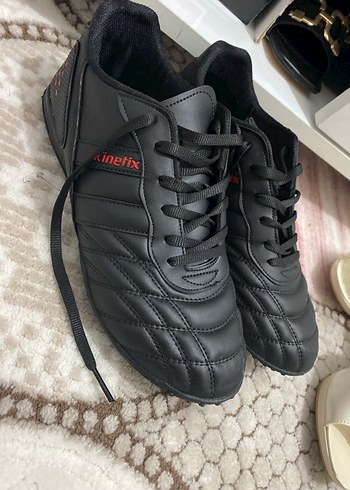 Siyah Bağcıklı Erkek Futbol Ayakkabısı