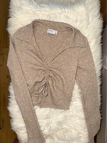 BERSHKA ÖNÜ BÜZGÜLÜ CROP ÜST - Görsel 5