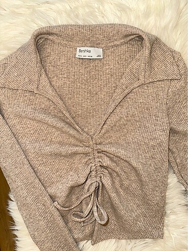 BERSHKA ÖNÜ BÜZGÜLÜ CROP ÜST - Görsel 2