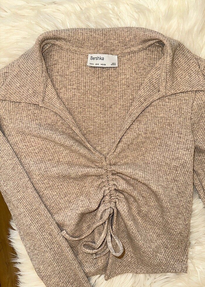 BERSHKA ÖNÜ BÜZGÜLÜ CROP ÜST - Görsel 2