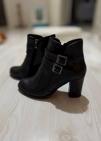 Siyah Deri Tokalı Kadın Bot - Görsel 5