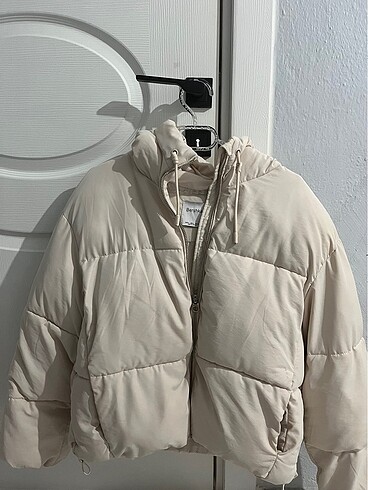 BERSHKA bej şişme mont