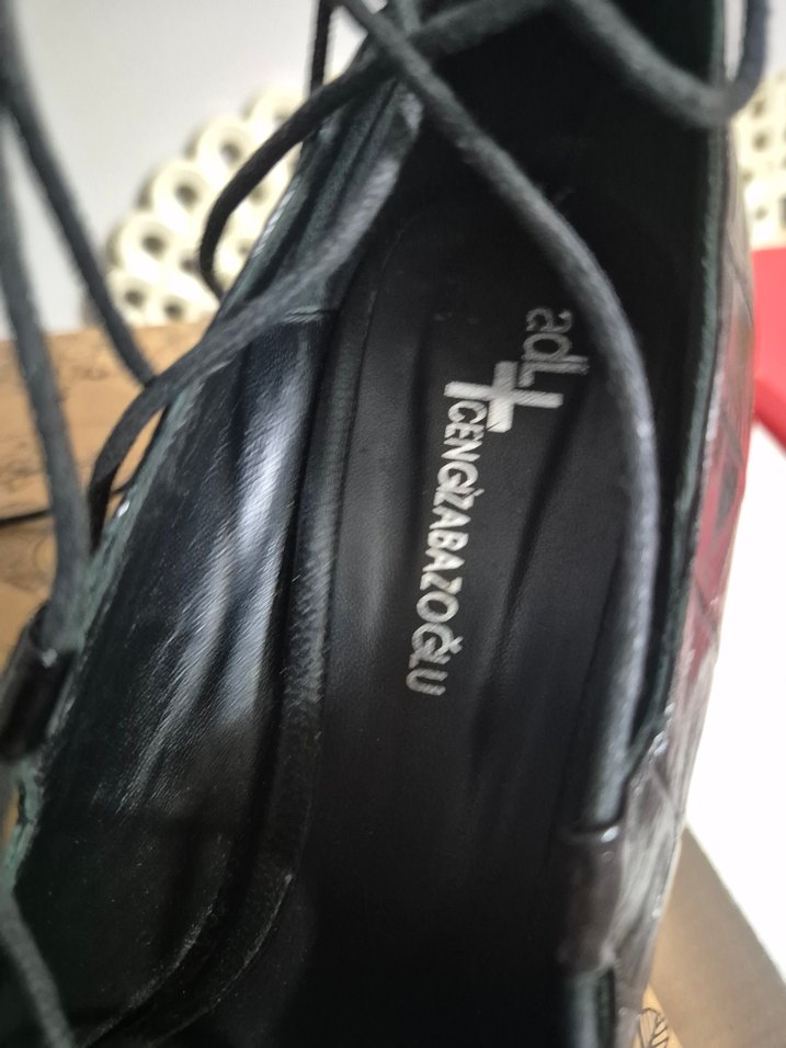 ADL Kemerli Siyah Yılan Desenli Topuklu Ayakkabı - Görsel 2