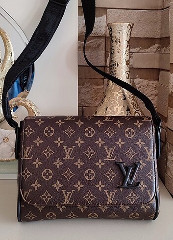 LOUİS VUITTON UNİSEX İPAD ÇANTASI 