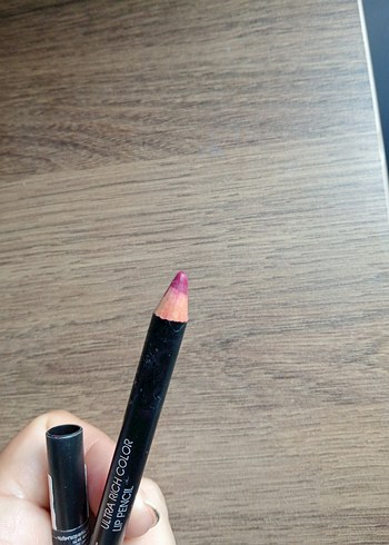  Beden Parlak Pembe Dudak Kalemi