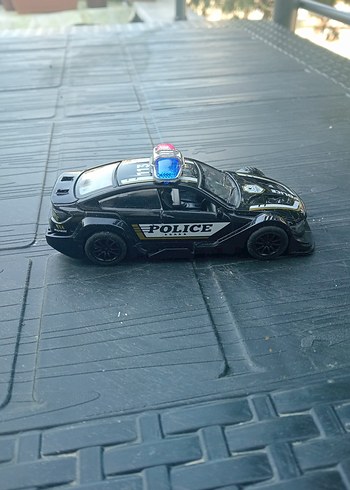 Küçük Siyah Polis Oyuncak Araba