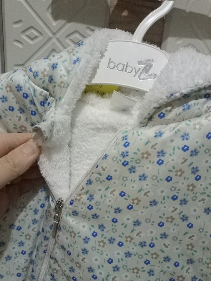 Kapüşonlu Beyaz Desenli Bebek Tulumu - Görsel 3