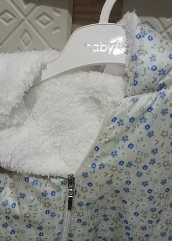 Desenli Beyaz Kız Bebek Tulumu - Görsel 4