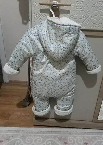 Desenli Beyaz Kız Bebek Tulumu - Görsel 3