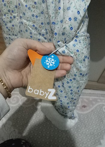 Desenli Beyaz Kız Bebek Tulumu - Görsel 6