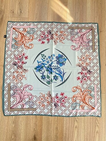 Ayşegül Güneş Tivil Eşarp