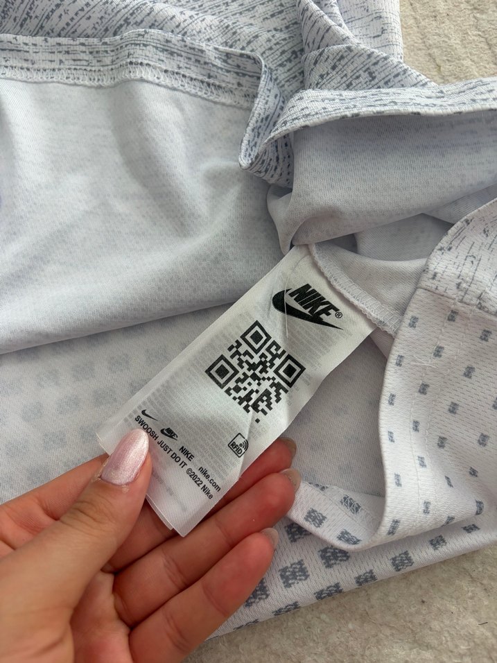 Orijinal Nike Dri-FIT Windrunner Desenli Spor Tshirt — görsel 4/8