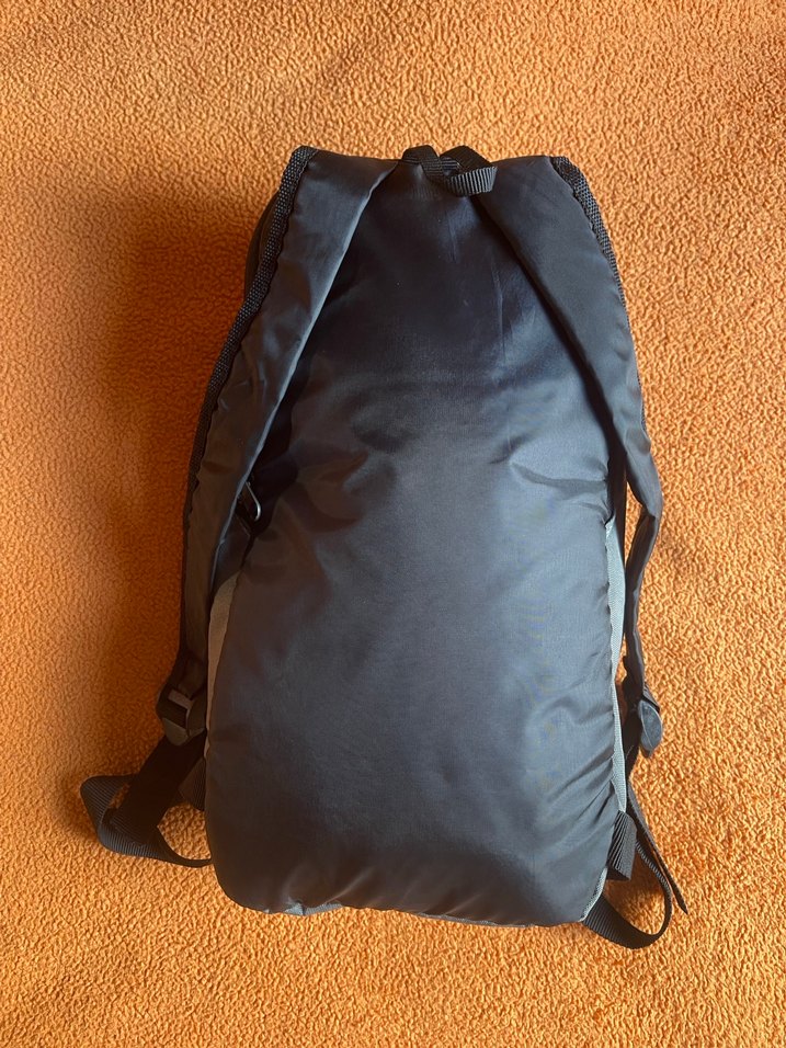 Gri Fermuarlı Sırt Çantası - Görsel 2