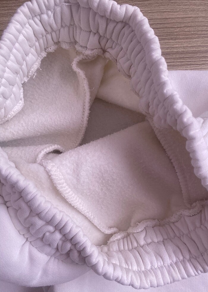 Lastikli beyaz eşofman - Görsel 3