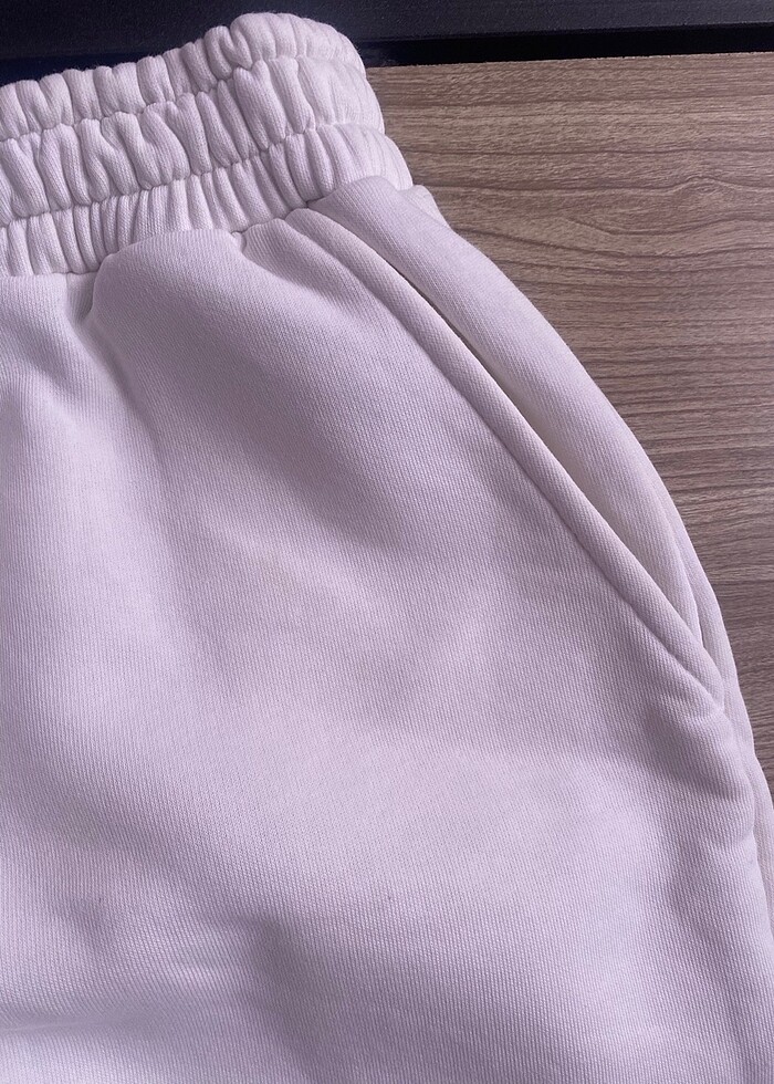 Lastikli beyaz eşofman - Görsel 4