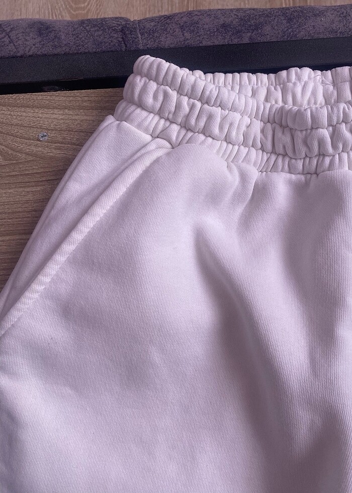 Lastikli beyaz eşofman - Görsel 5