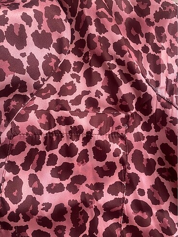 Trendyolmilla leopar saten gecelik takımı - Görsel 5