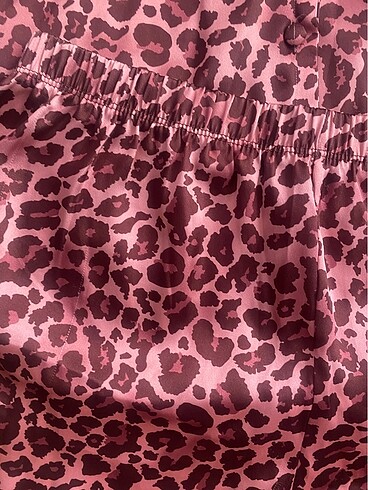 Trendyolmilla leopar saten gecelik takımı - Görsel 6