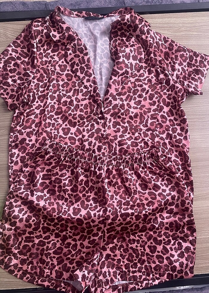 Trendyolmilla leopar saten gecelik takımı - Görsel 2