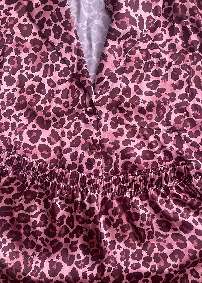 Trendyolmilla leopar saten gecelik takımı - Görsel 3