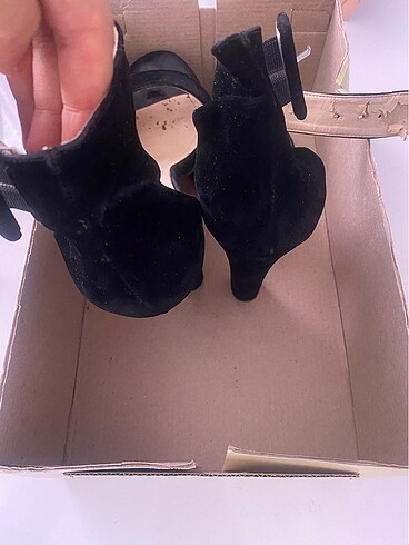 Kadın siyah bantlı süet ayakkabı önü açık topuklu - Görsel 6